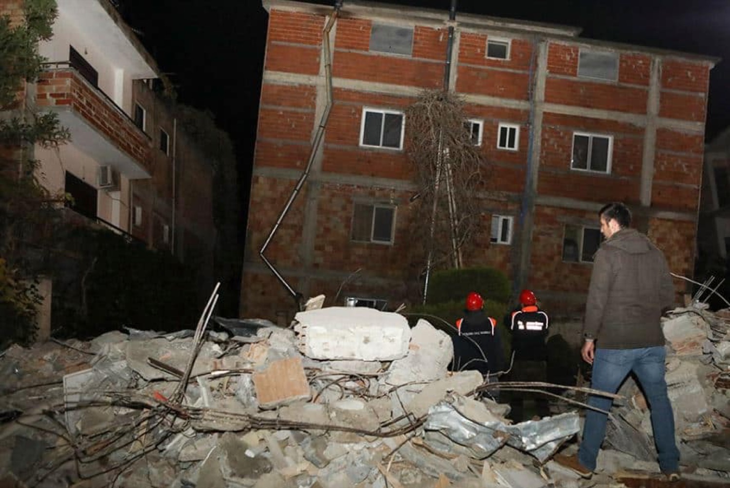 Earthquake Relief — Durrës — photograph 1
