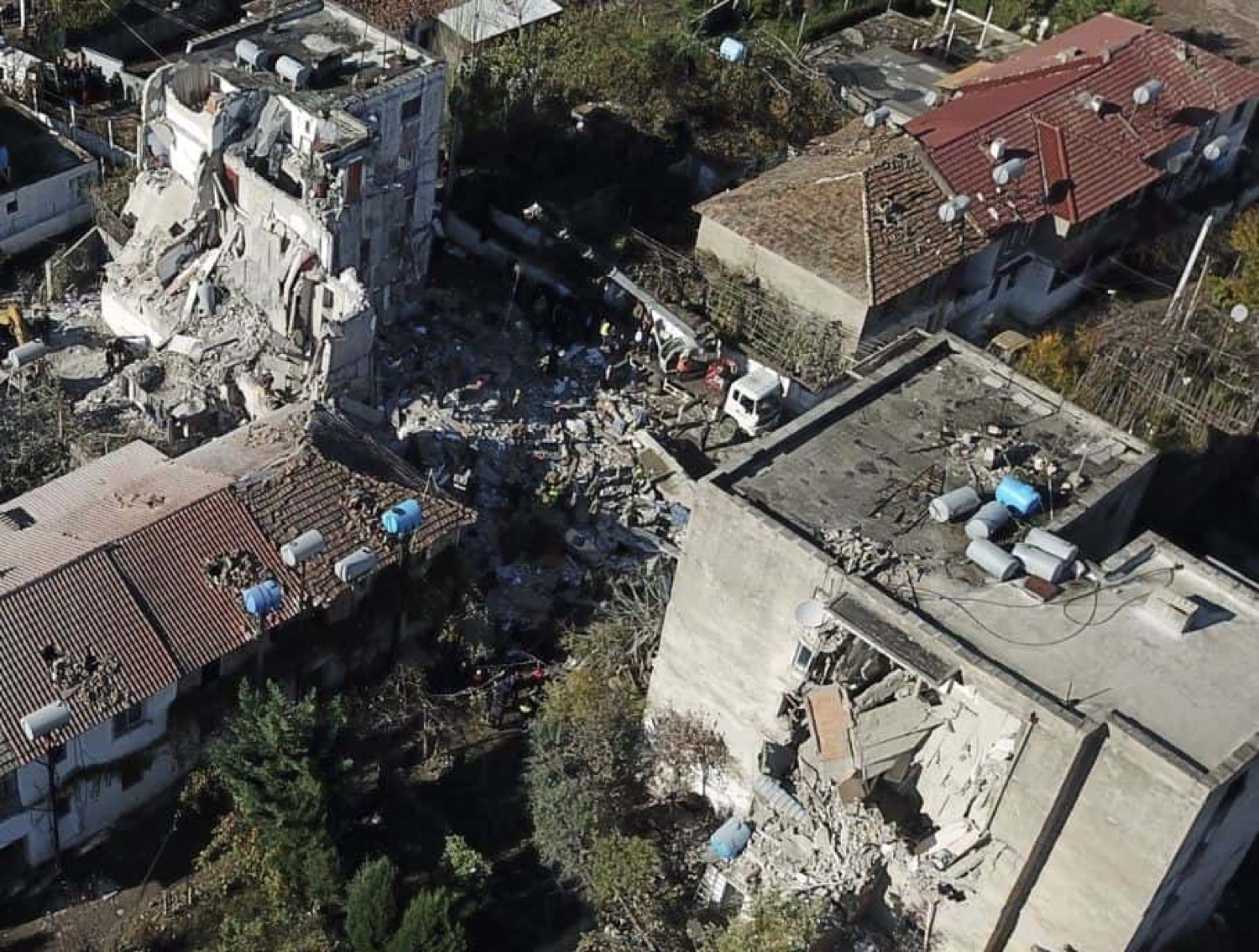 Earthquake Relief — Durrës — photograph 2
