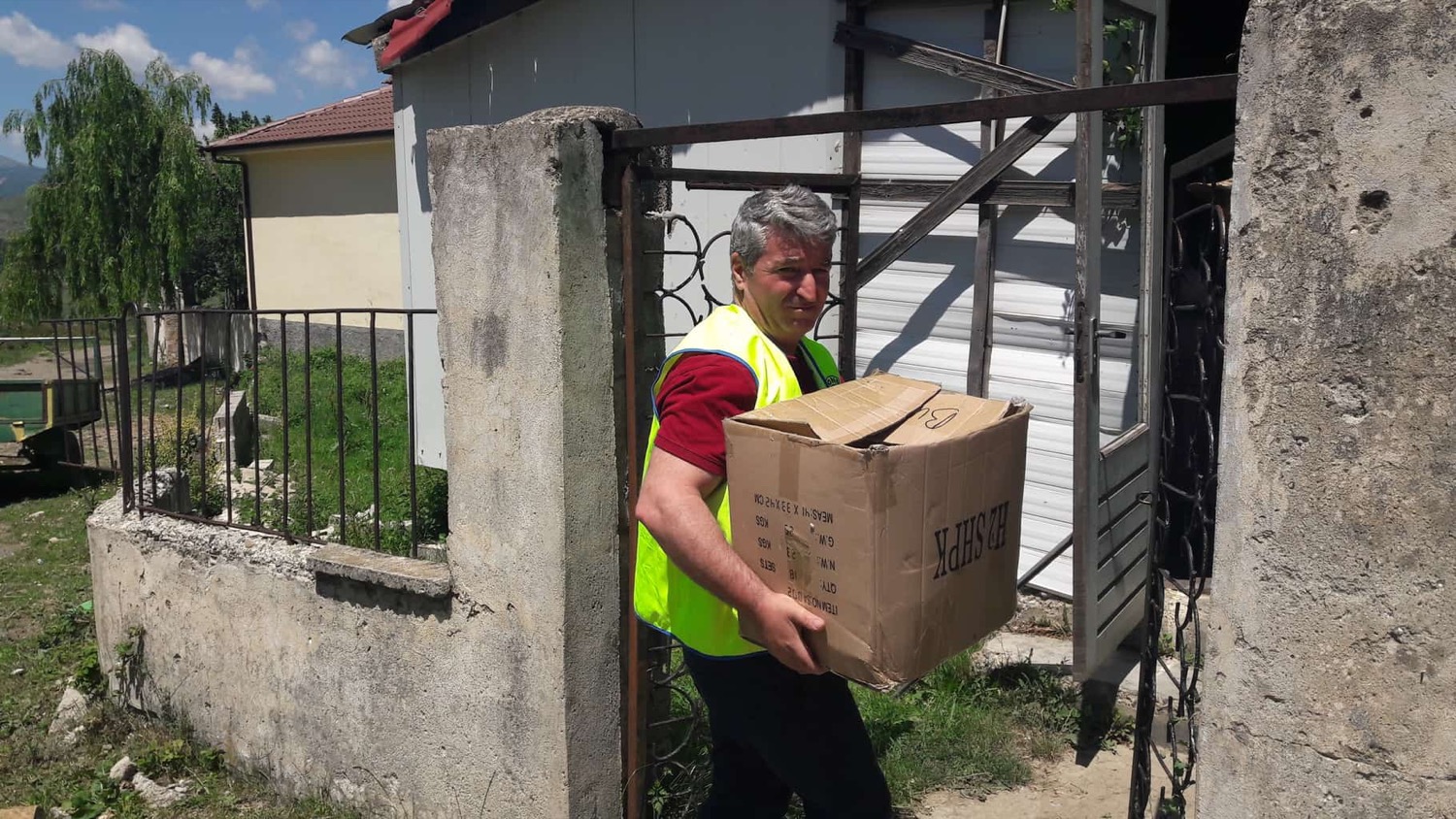 Earthquake Relief — Korçë — photograph 5